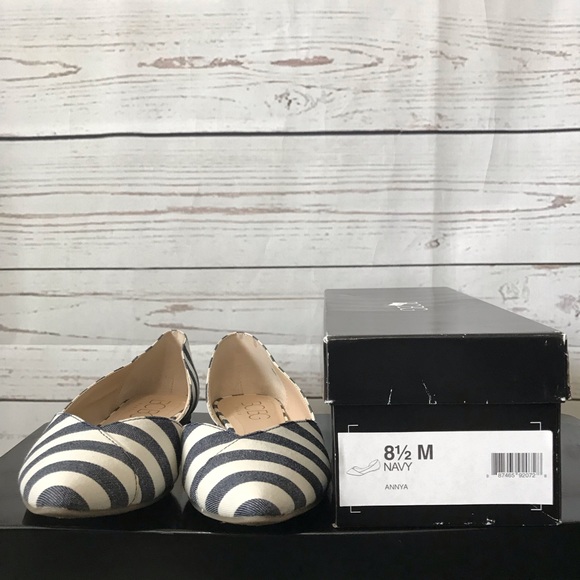 BCBG ANNYA PARIS FLATS - Picture 2 of 6